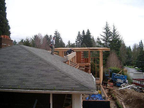 IMGP1069.JPG - Lining up the new beams was a challange.