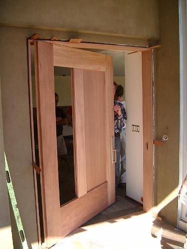 IMGP1760.JPG - The pivoting front door