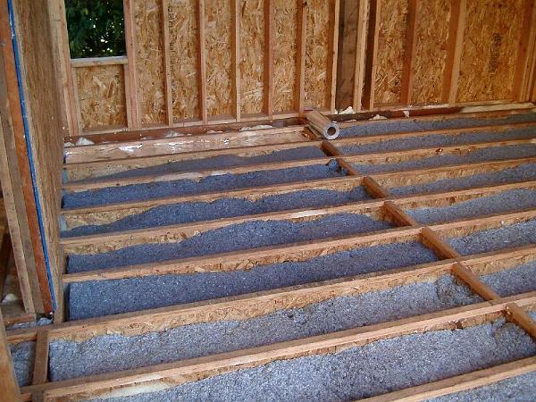 IMGP1101.JPG - Batts of recycled cotton insulation by "BondedLogic" installed over the foam.