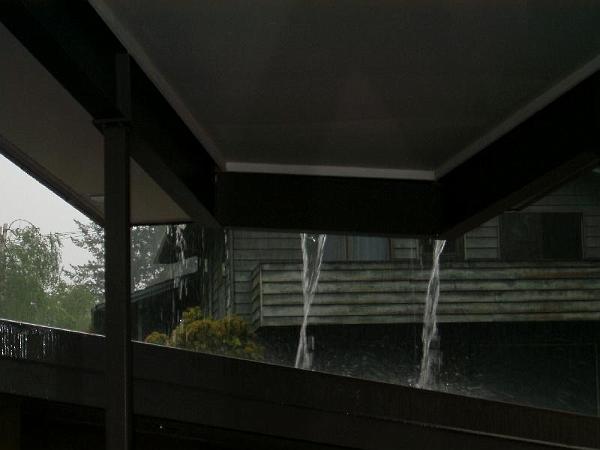 IMGP2042.JPG - Rain falling off the "slice" roof onto the garage roof on its way into the storage tanks.