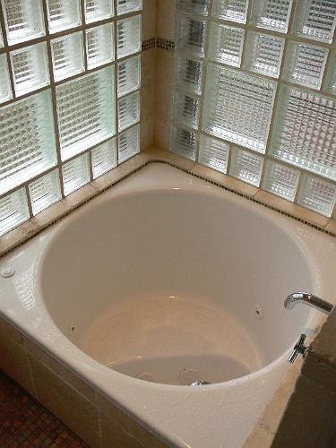 P1000122.JPG - Soaking tub