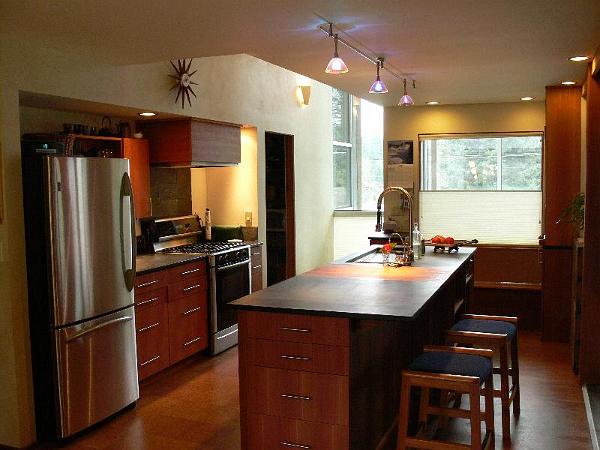 P1000128.JPG - Kitchen - countertops are Paperstone.